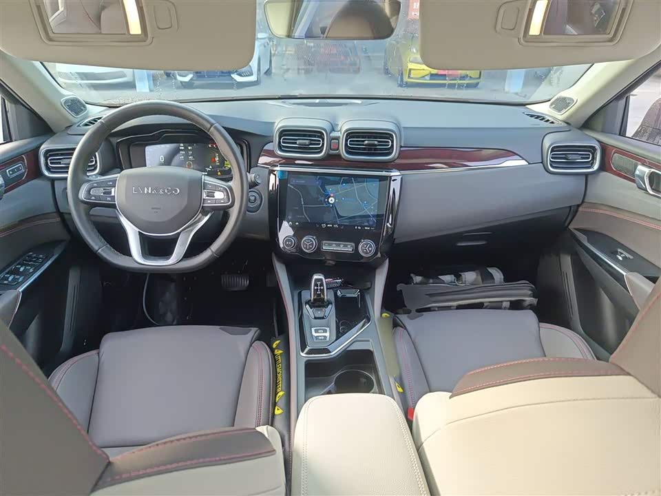 Lynk & Co 02
