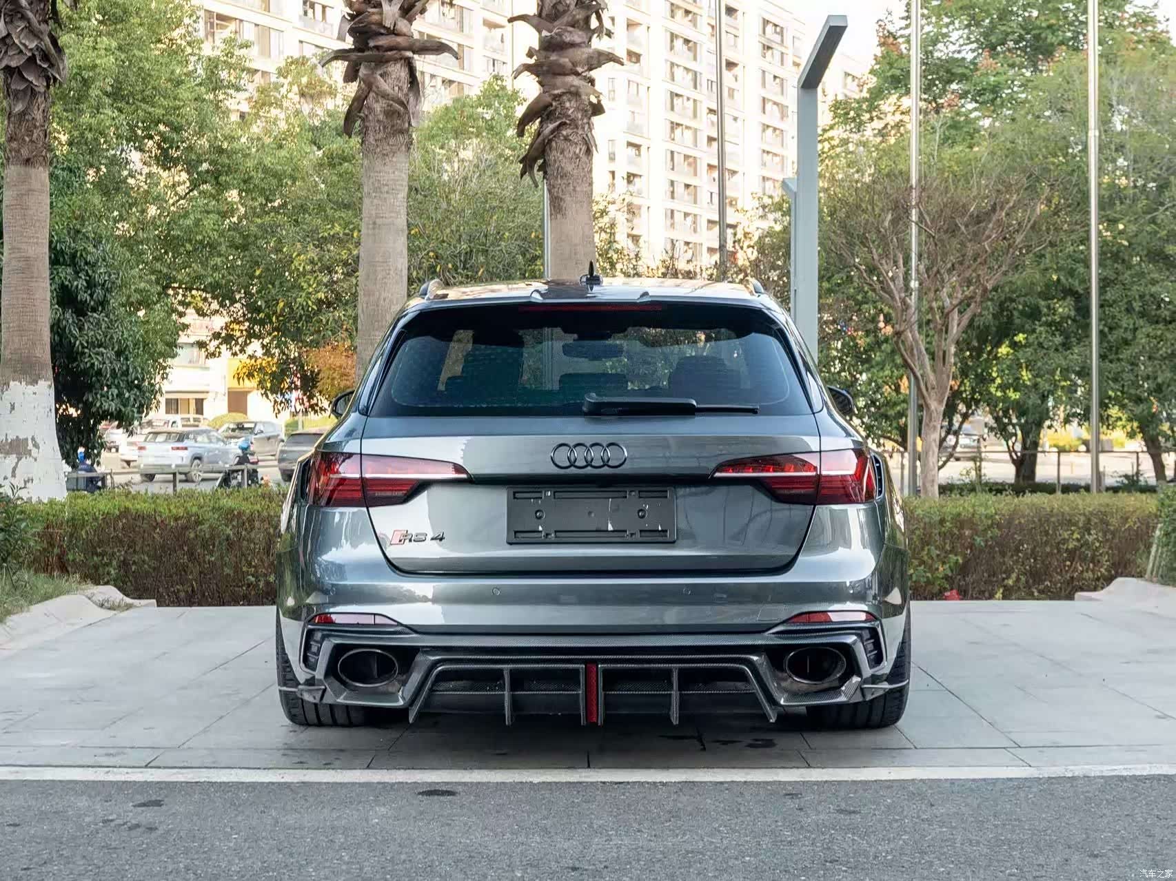 Audi RS4, 2022 все фото