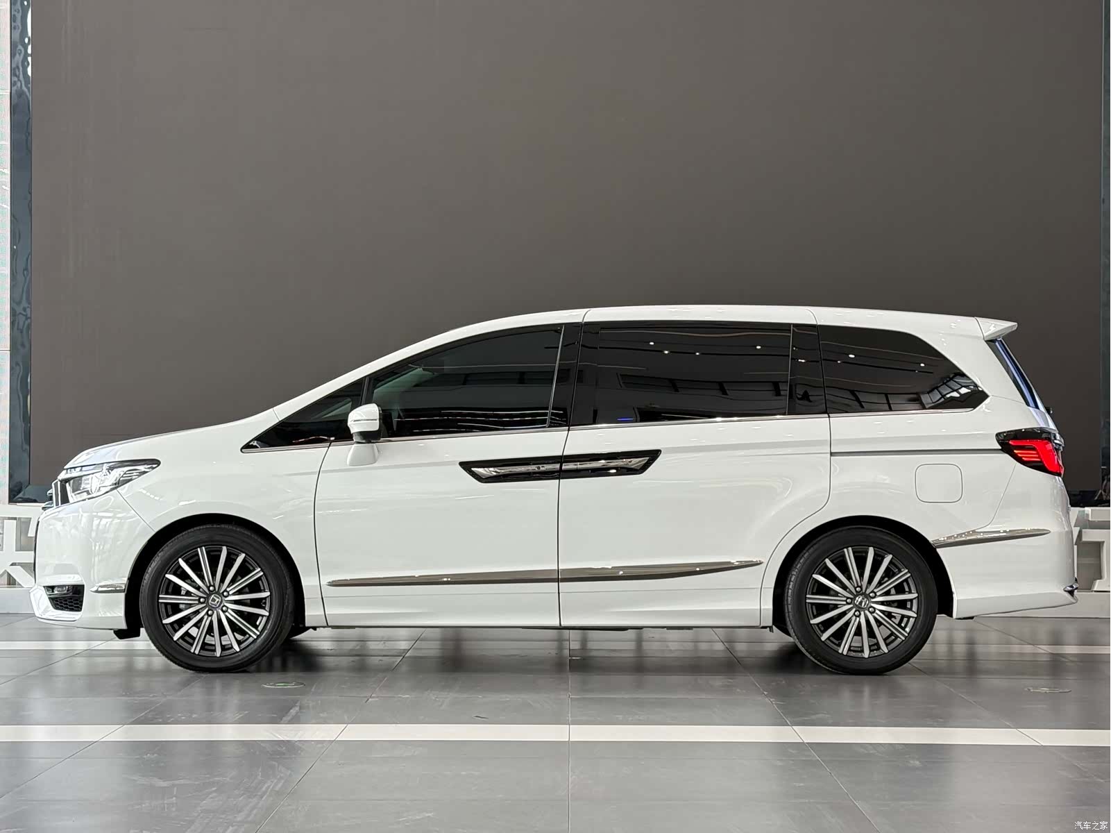 Honda Elysion, 2023 4
