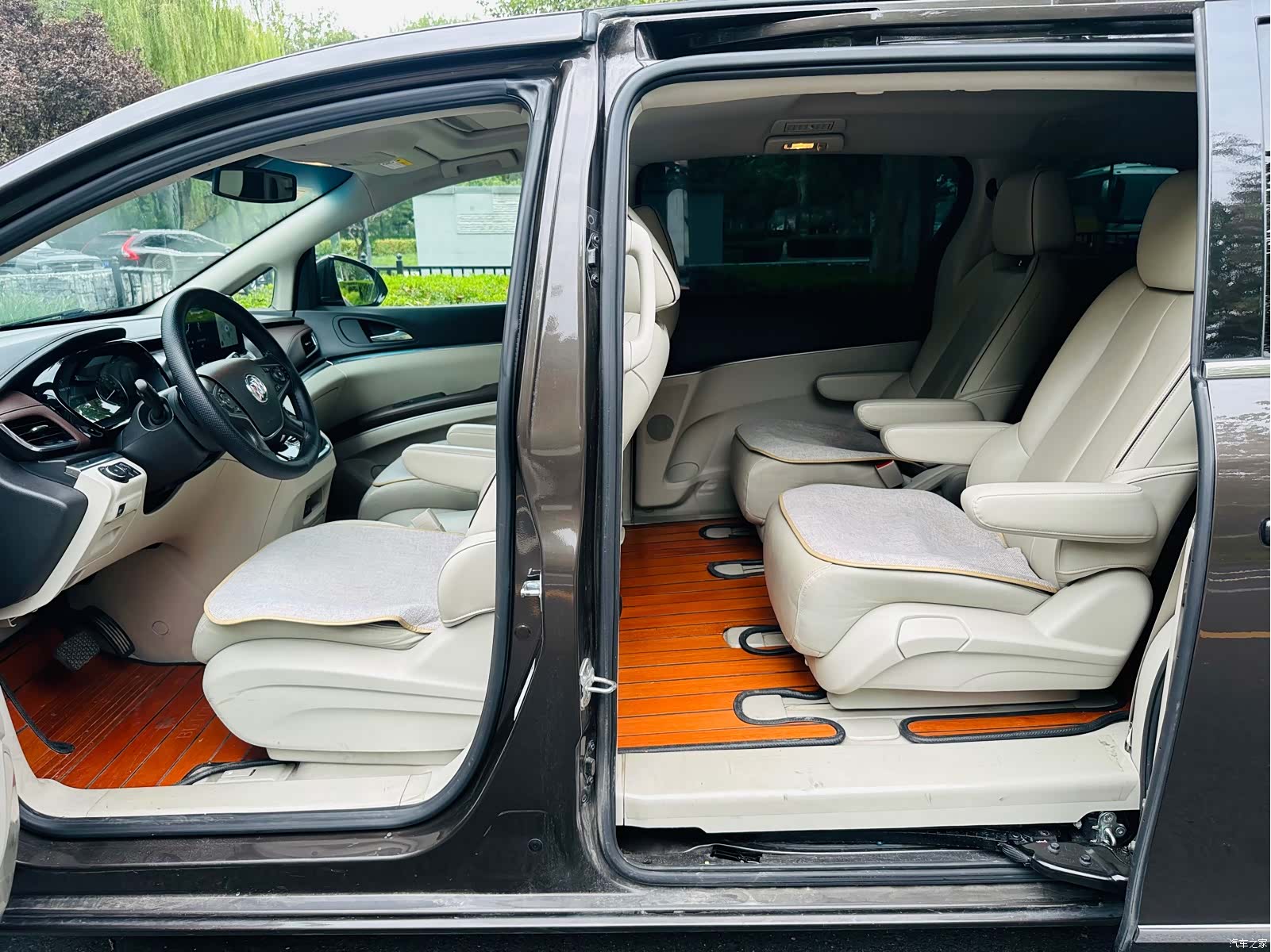 Buick GL8, 2020 13