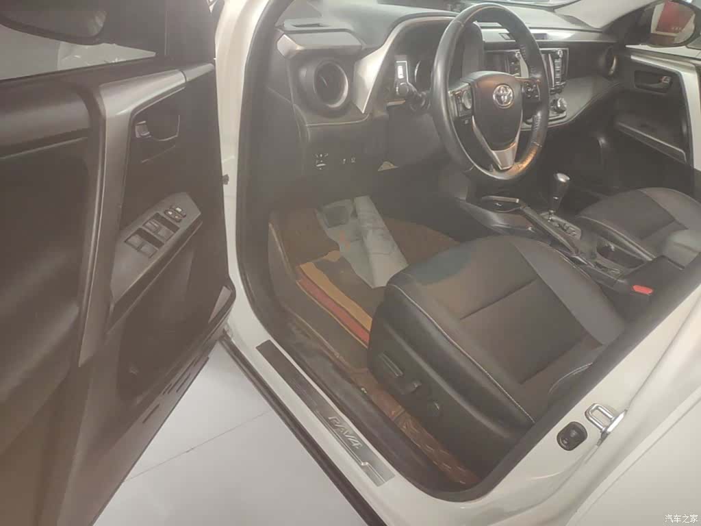 Toyota RAV4, 2017 16