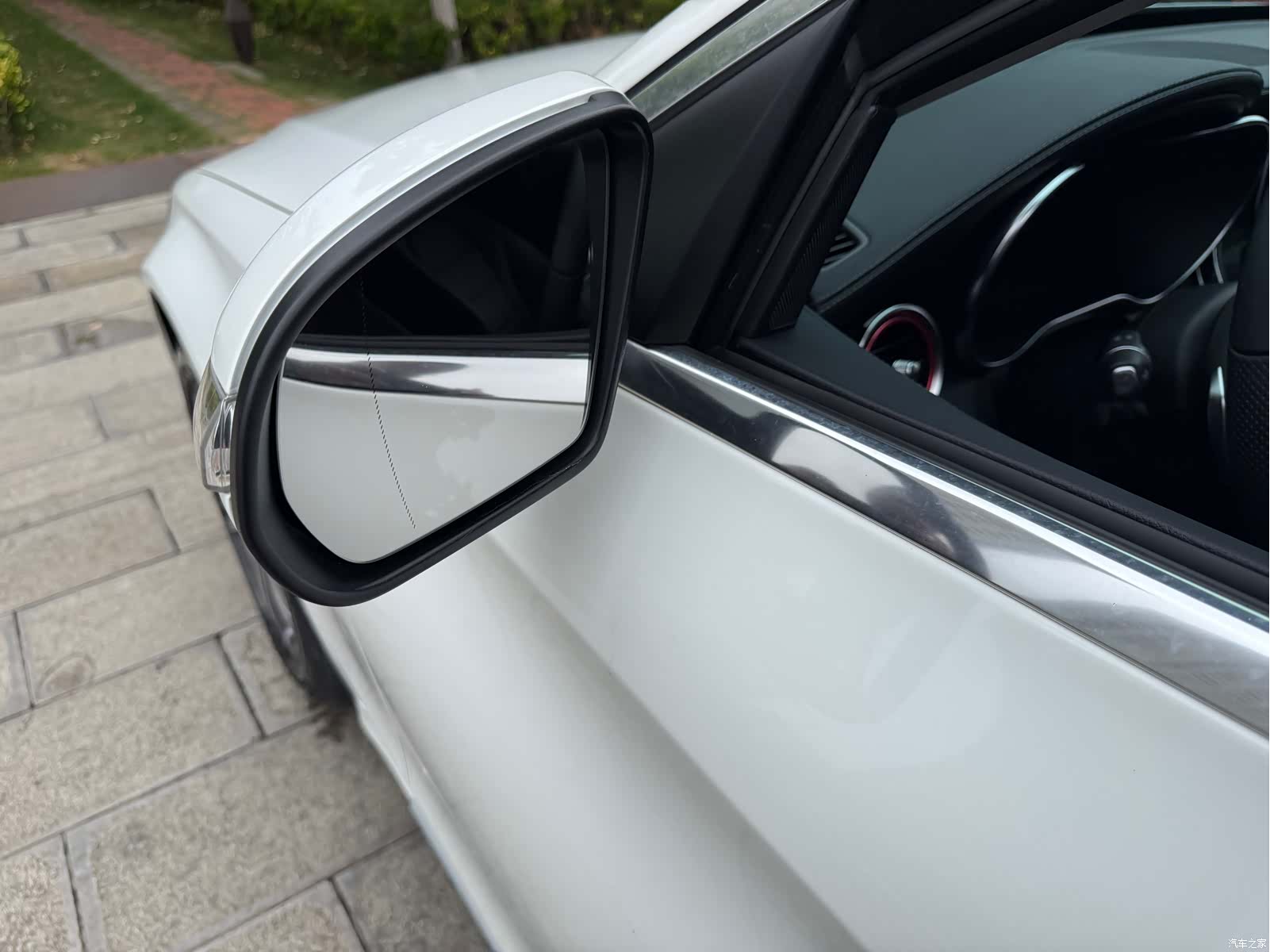 Mercedes-Benz C-Class, 2019 16