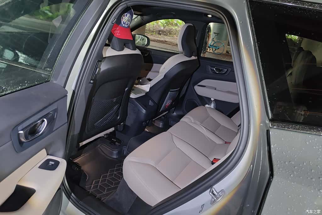 Volvo XC60, 2025 11