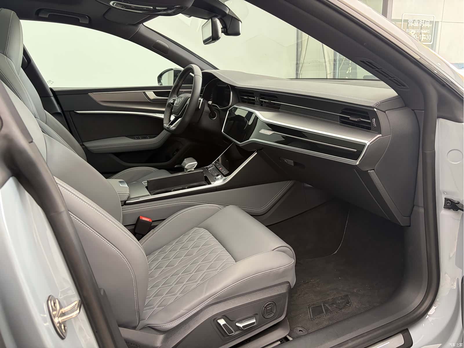 Audi A7L, 2025 12