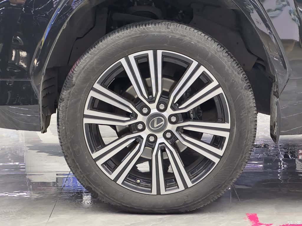 Lexus LX, 2023 4