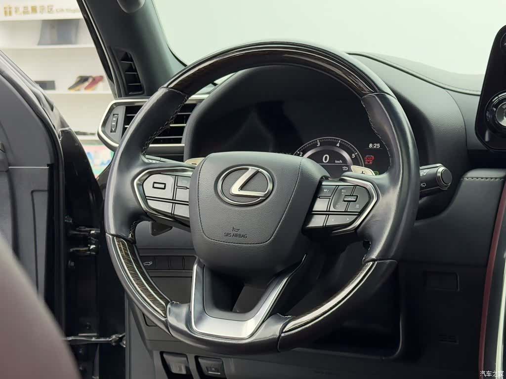 Lexus LX, 2023 13