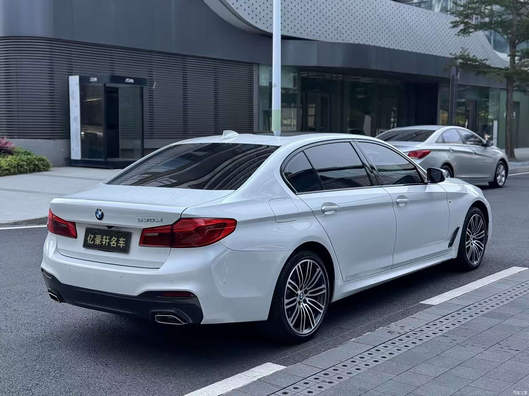 BMW 5 Series, 2019 все фото