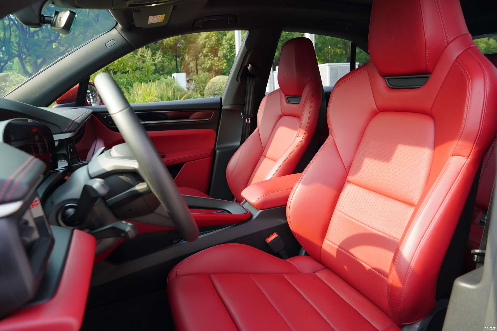 Porsche Macan, 2025 14