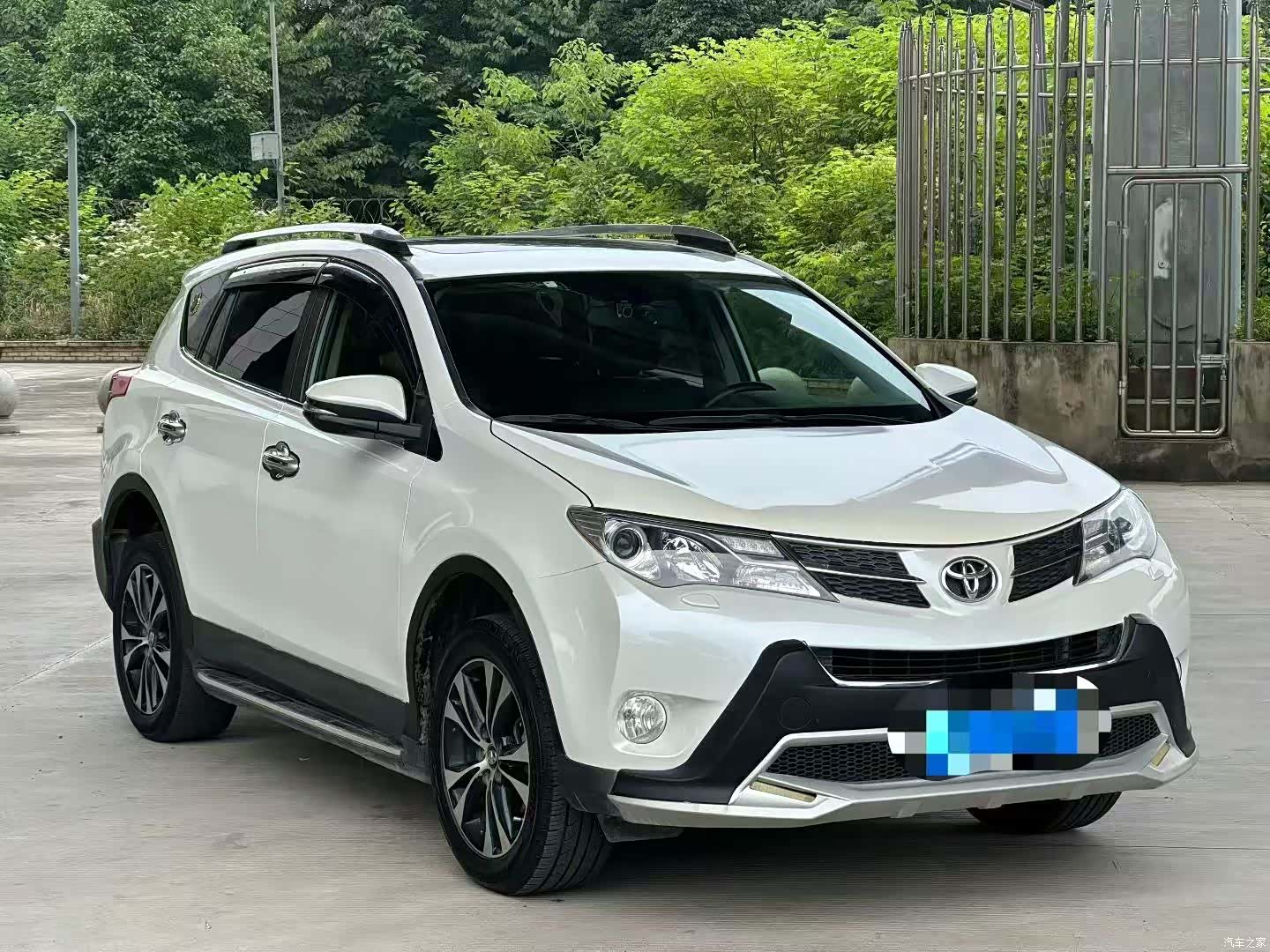 Toyota RAV4, 2015 3