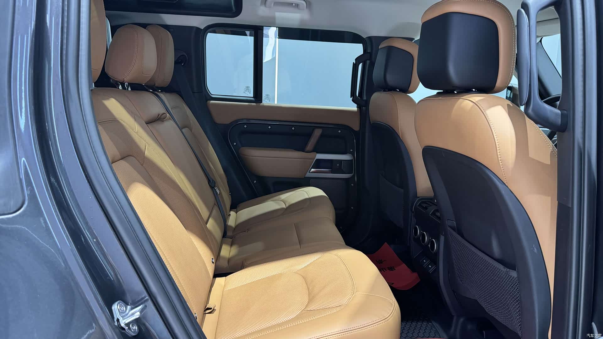 Land Rover Defender, 2024 23