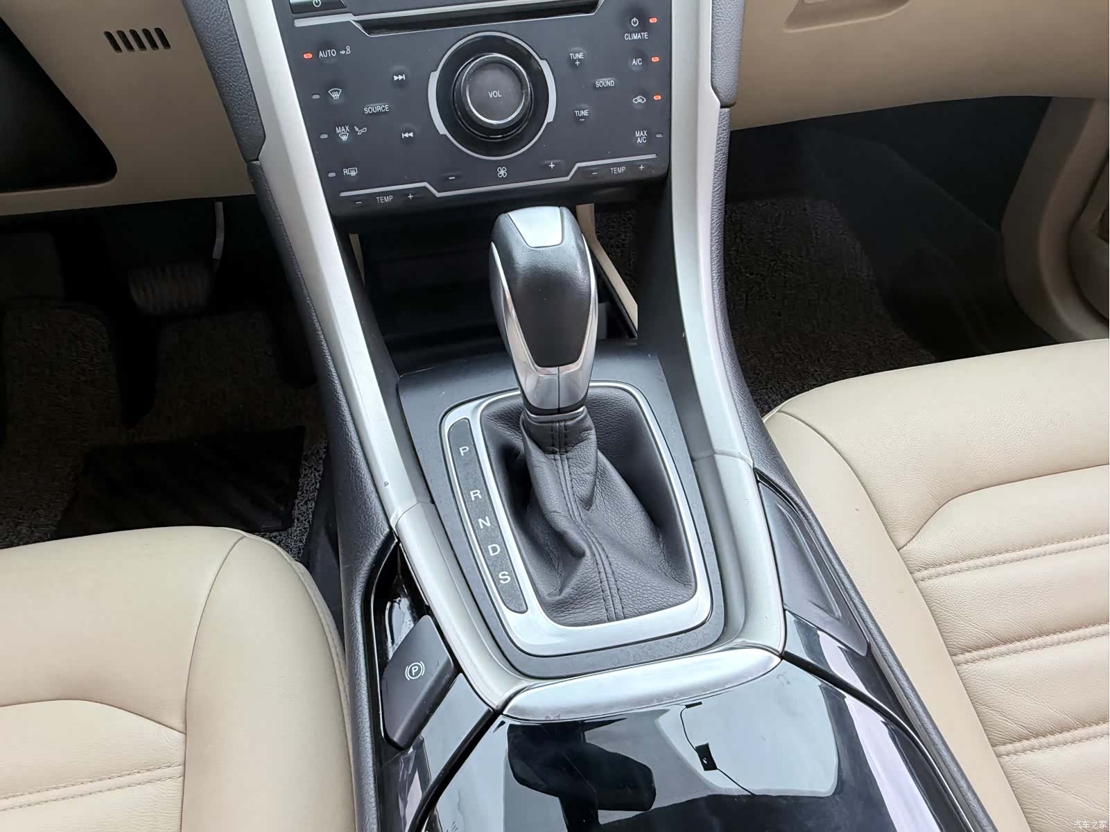 Ford Mondeo, 2015 10
