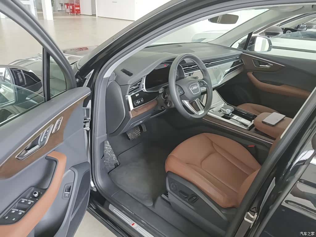 Audi Q7, 2025 23
