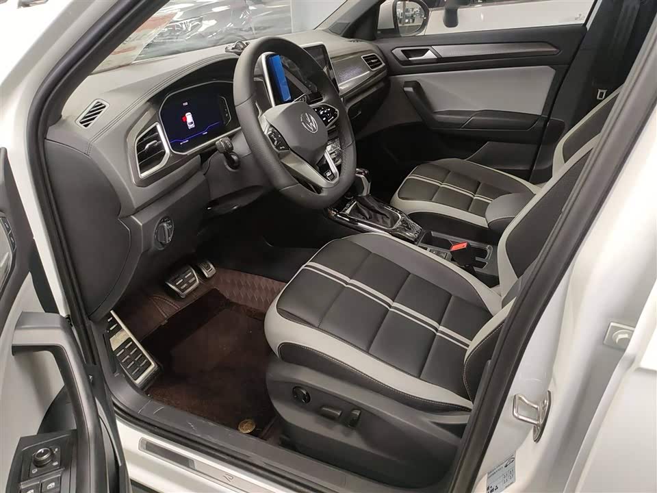 Volkswagen T-ROC exploring Songs