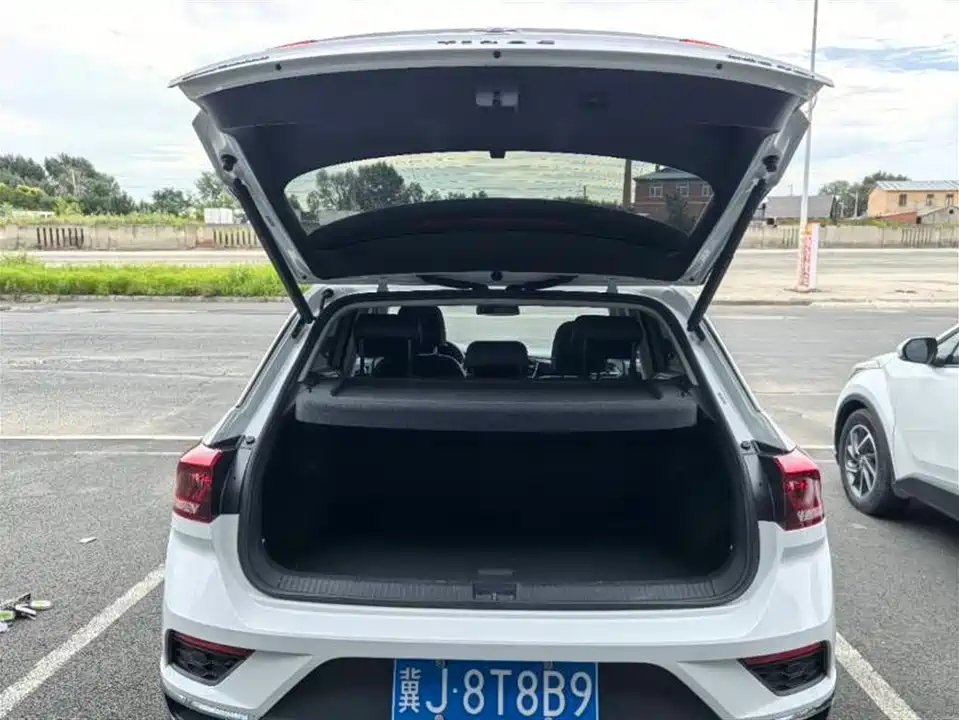 Volkswagen T-ROC exploring Songs