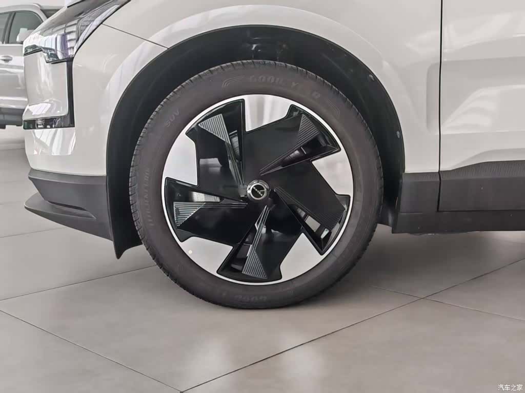 Volvo EX30, 2026 все фото