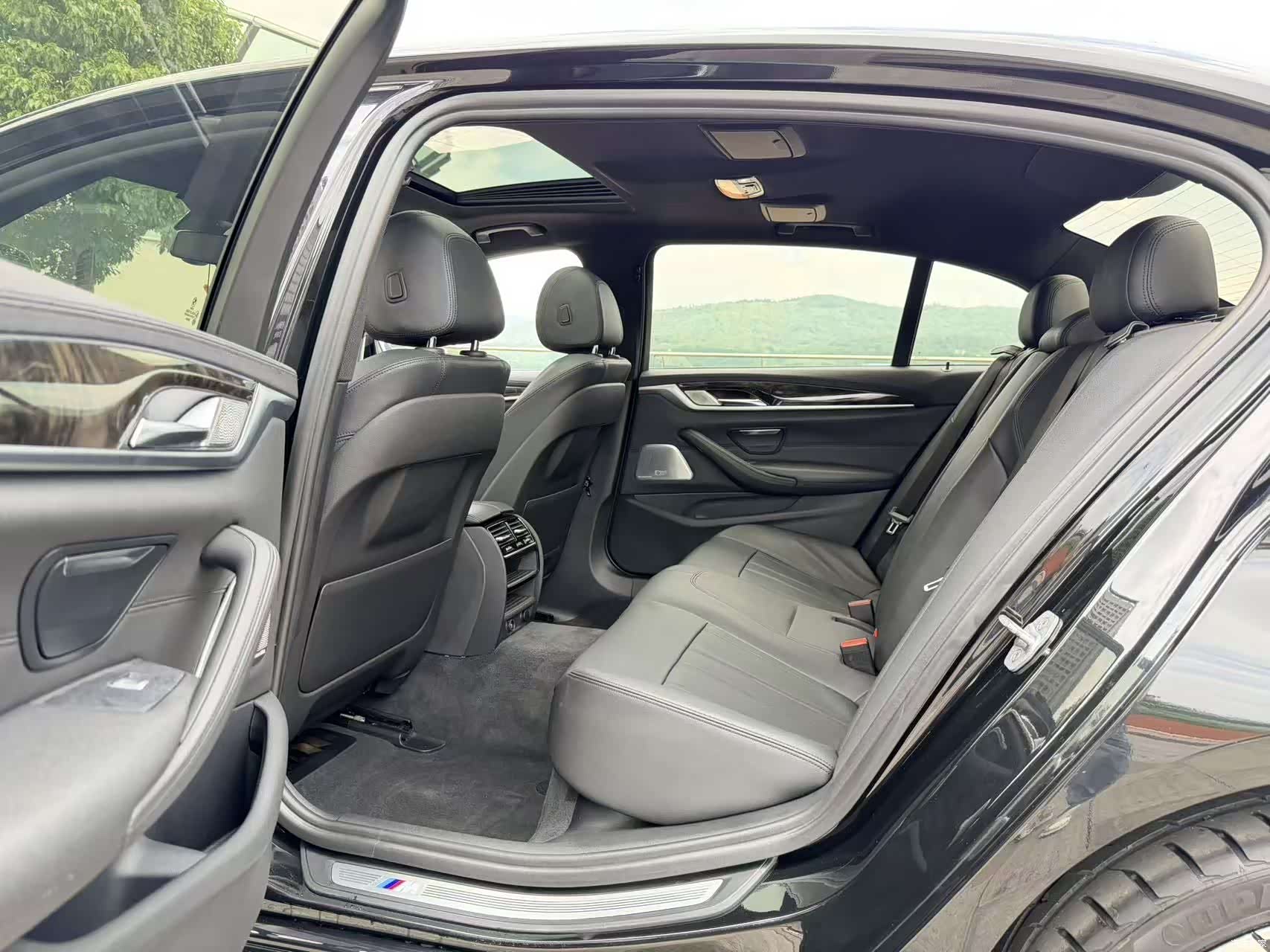 BMW 5 Series, 2018 8