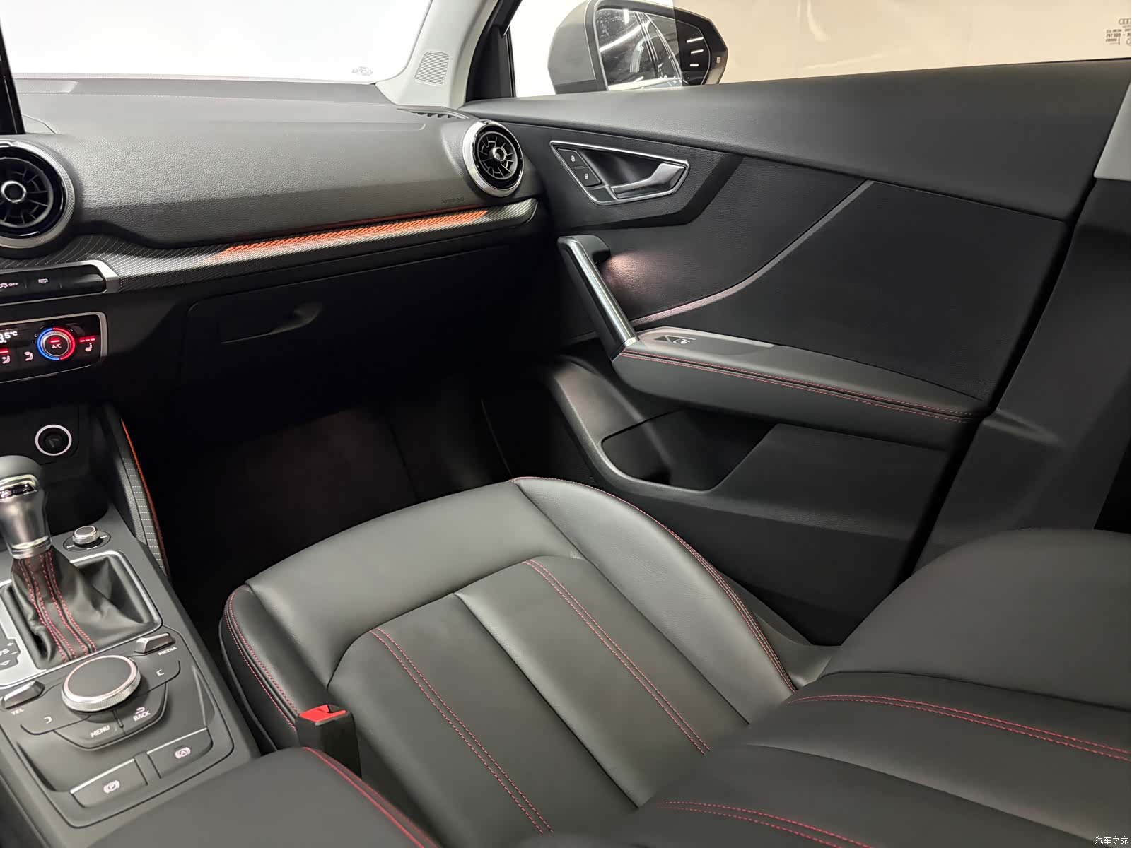 Audi Q2L, 2023 10