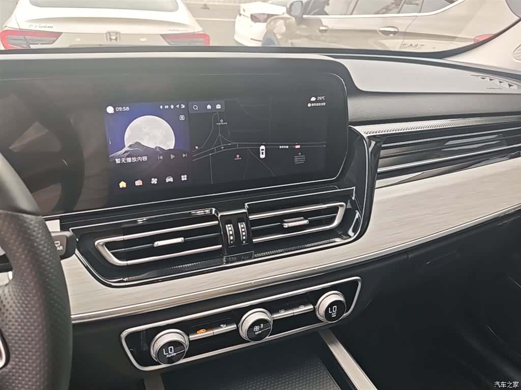 Hongqi HS5, 2025 13