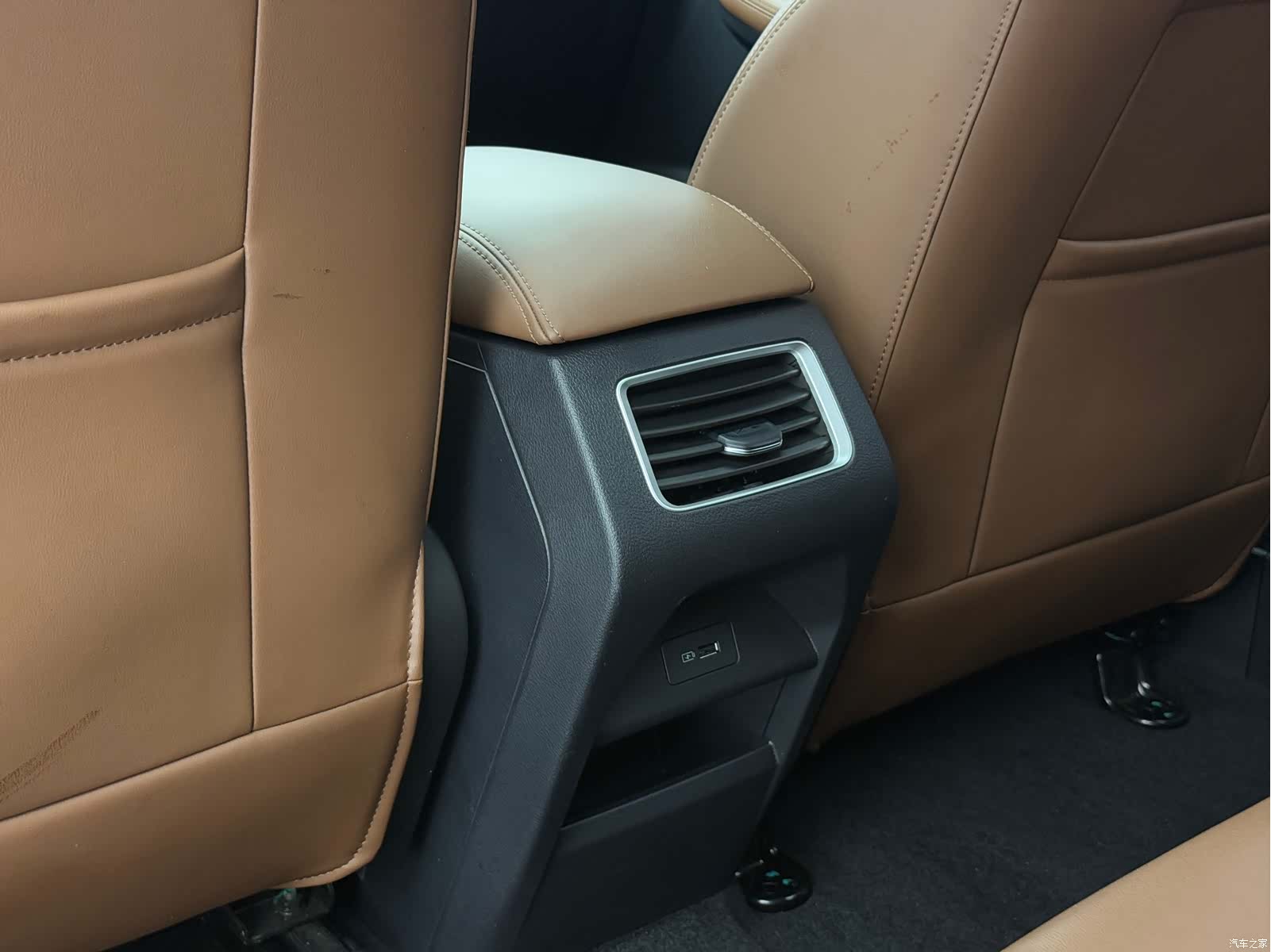 Geely X6, 2022 18