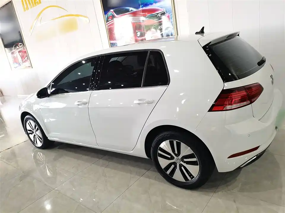 Volkswagen Golf*pure electricity