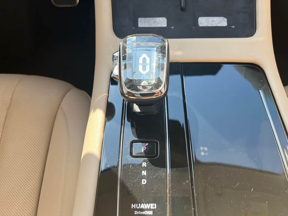 AITO Ask the world M7