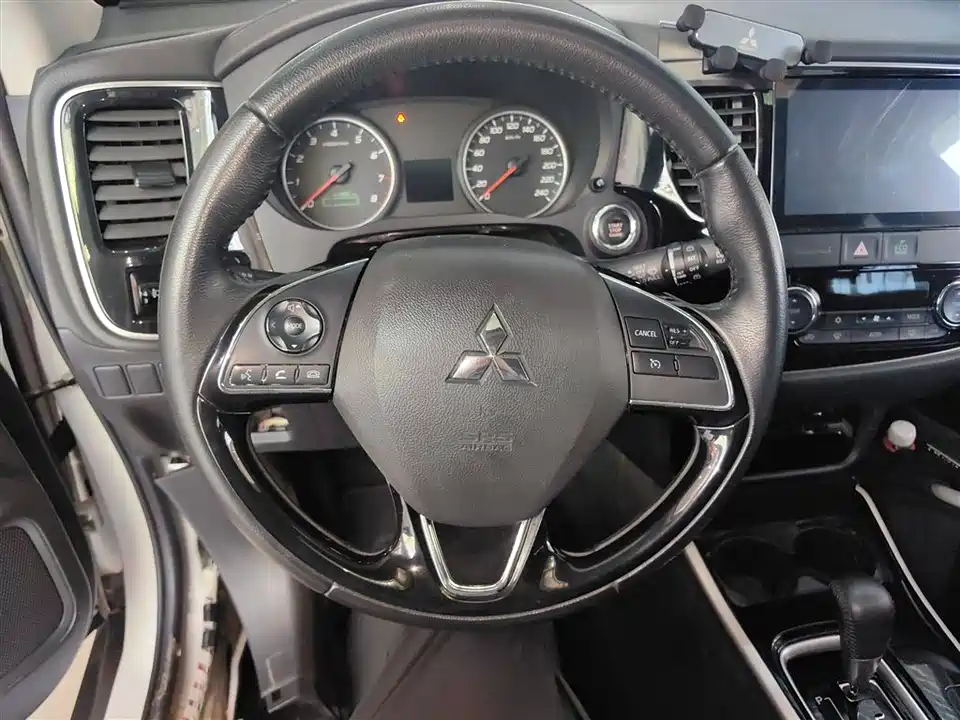 Mitsubishi Outlander Mitsubishi Outlander