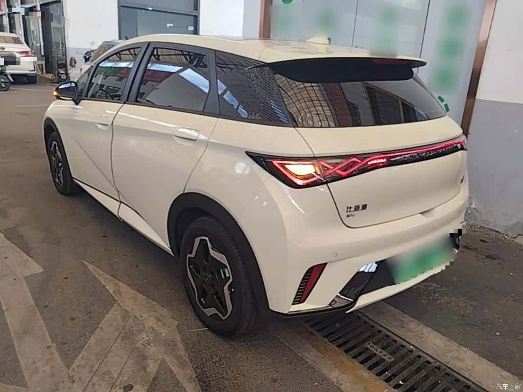 BYD Dolphin, 2022 все фото