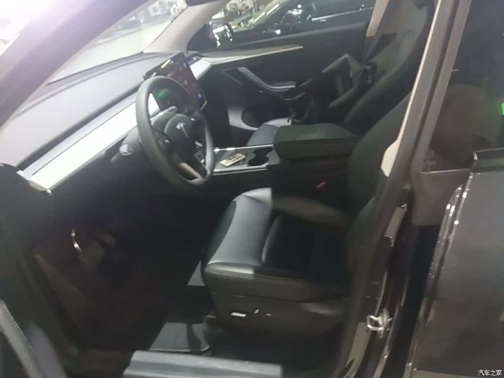 Tesla Model Y, 2024 15