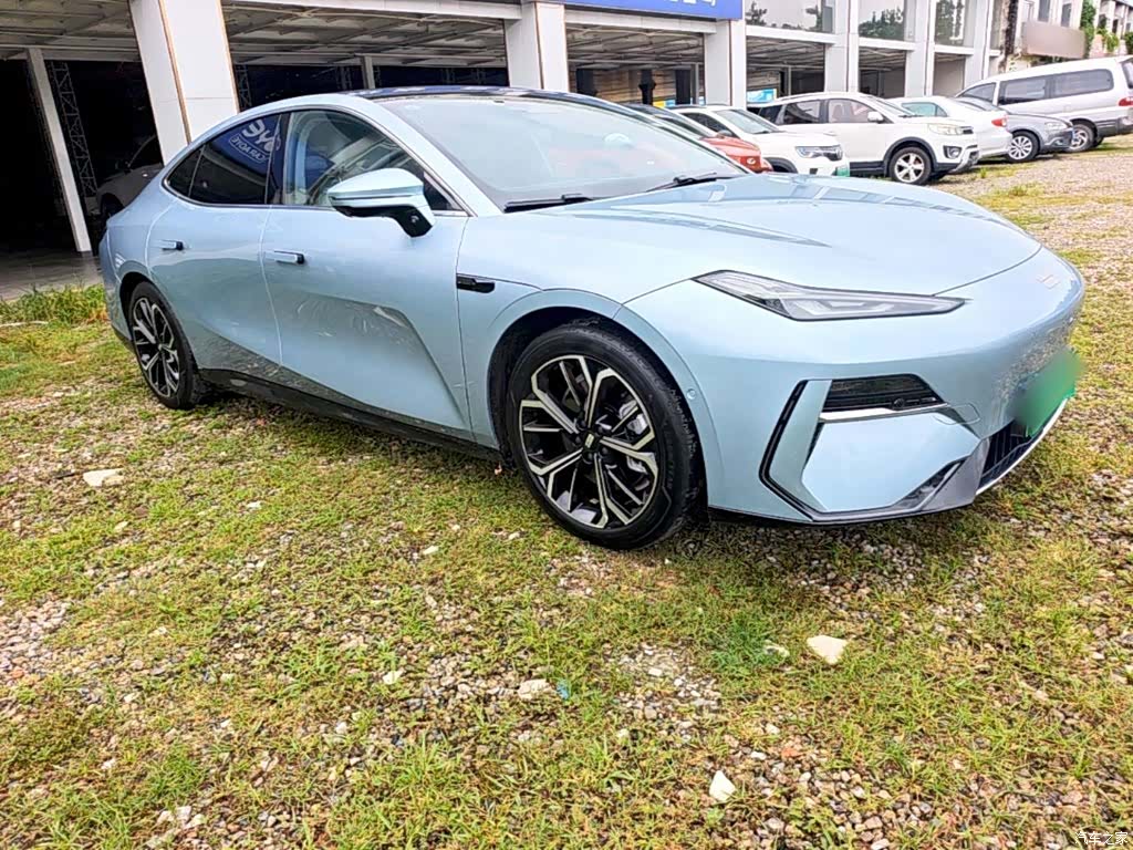 Geely E8, 2025 4