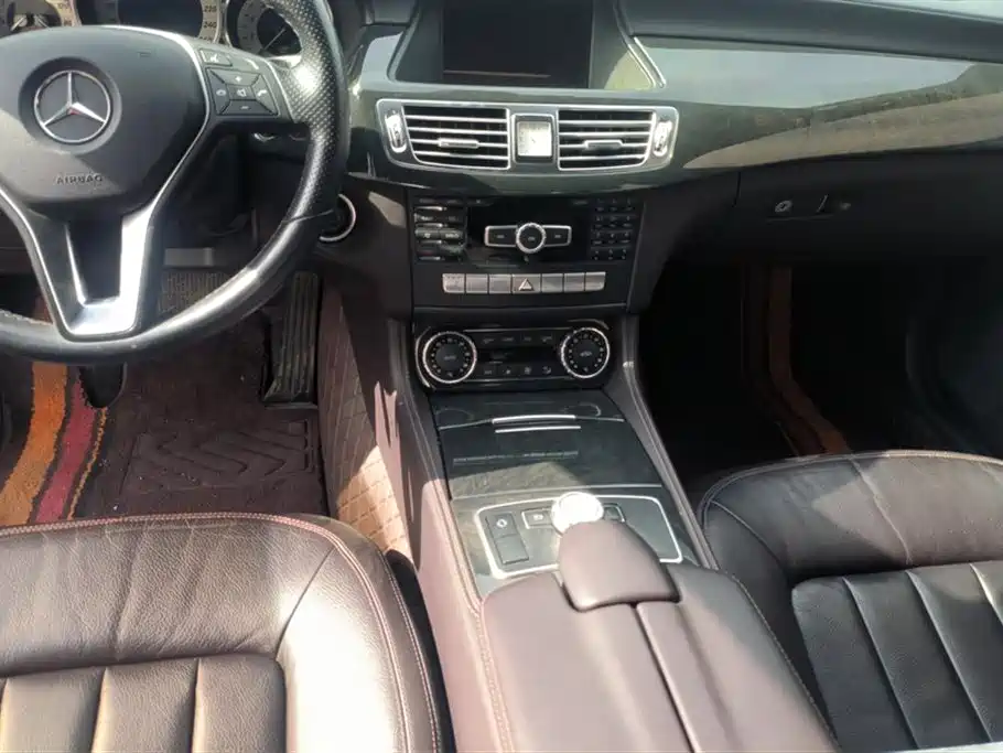 Mercedes-Benz CLS Mercedes-Benz CLS