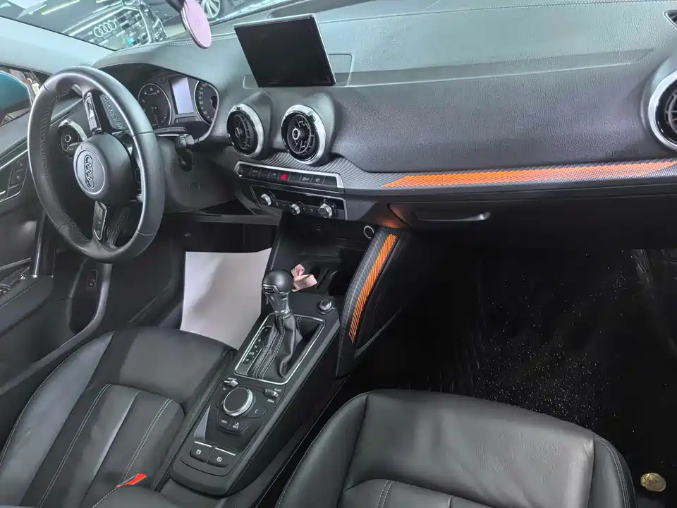 Audi Q2L