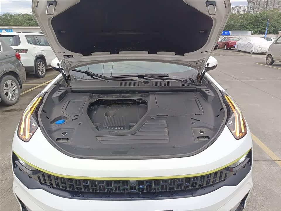 Lynk & Co 05