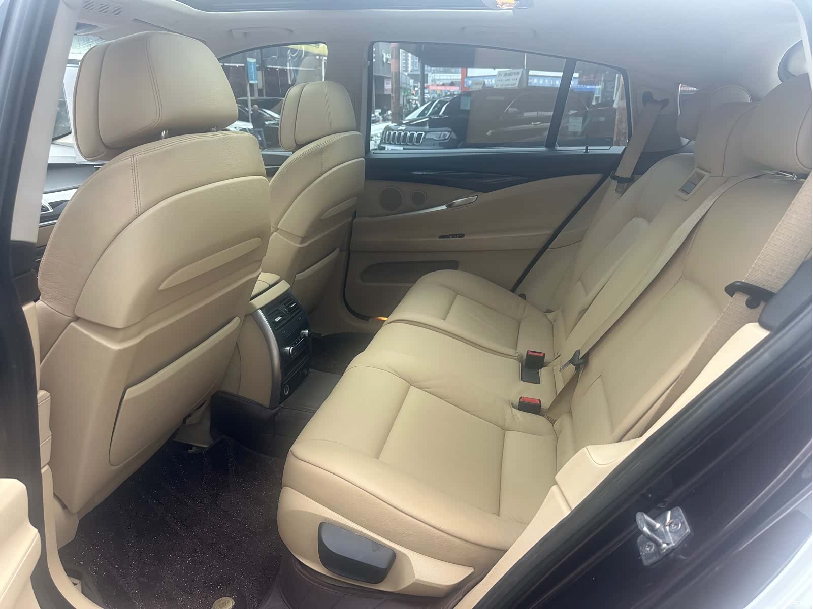 BMW 5 Series, 2011 13