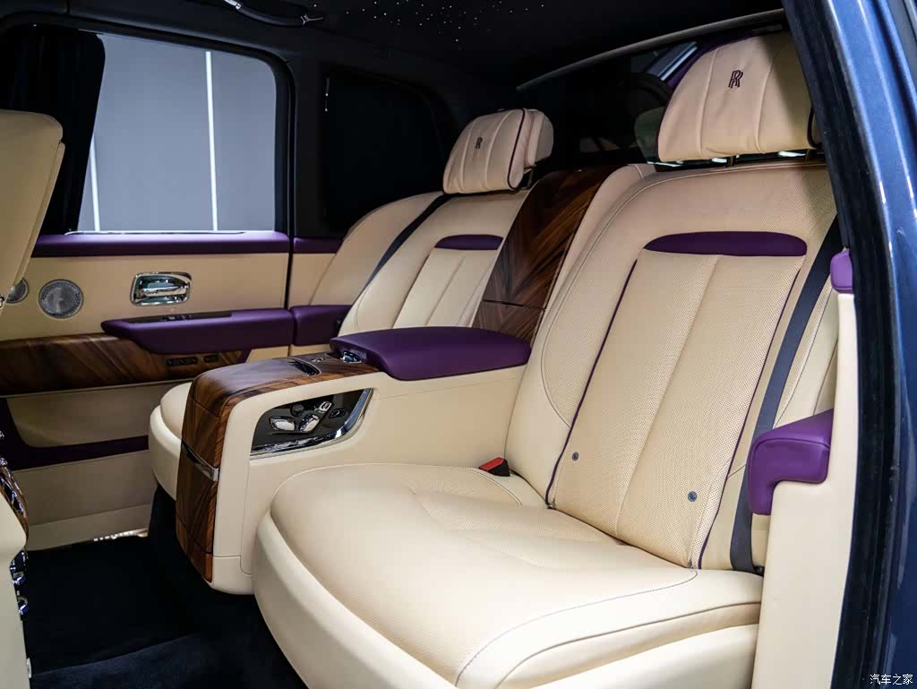 Rolls-Royce Cullinan, 2022 13