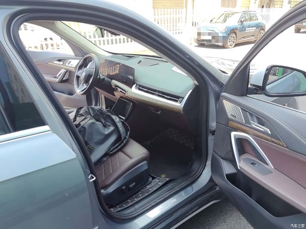 BMW iX1, 2023 11
