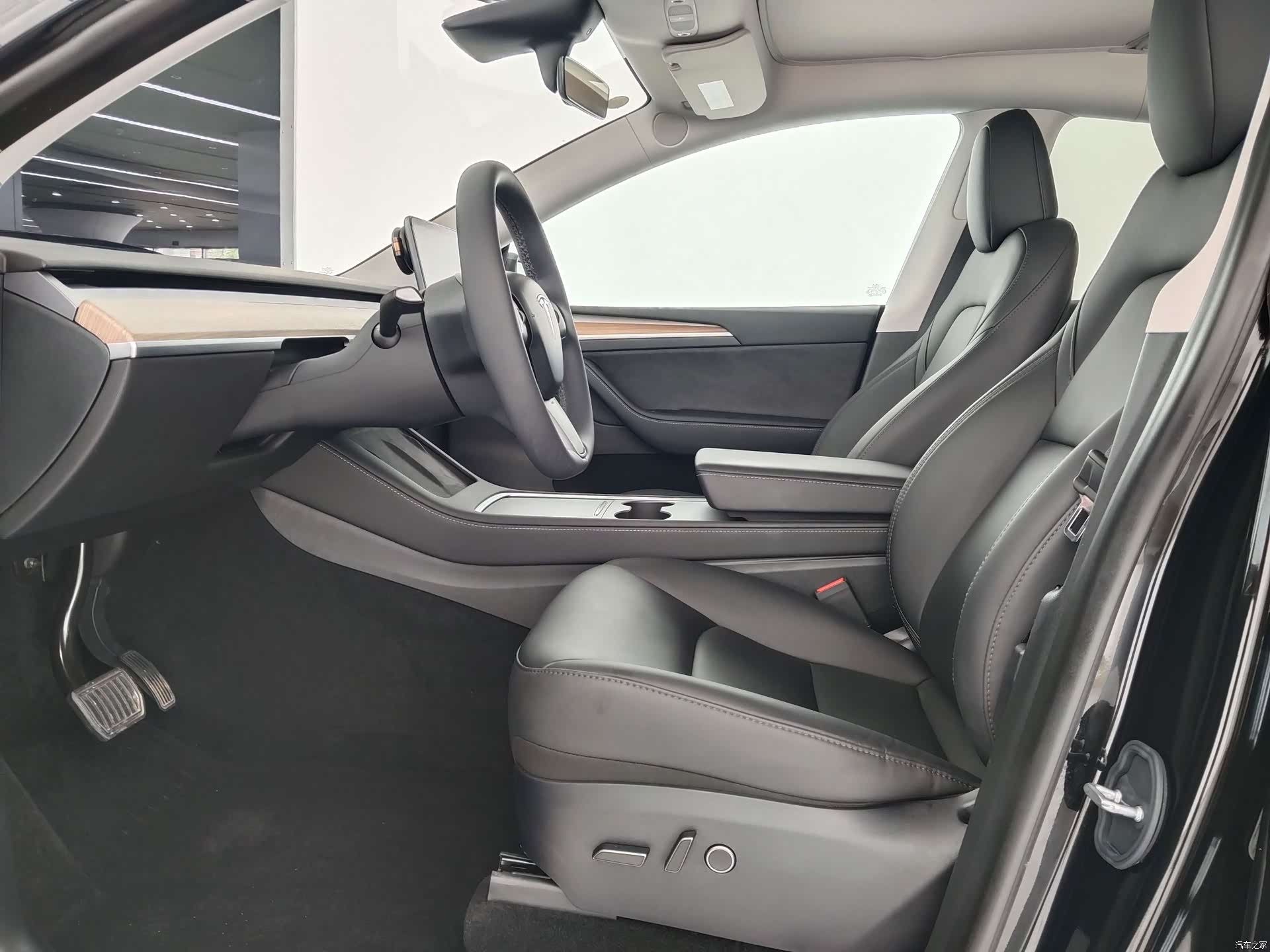 Tesla Model Y, 2023 12