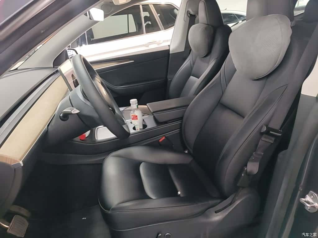 Tesla Model Y, 2022 15