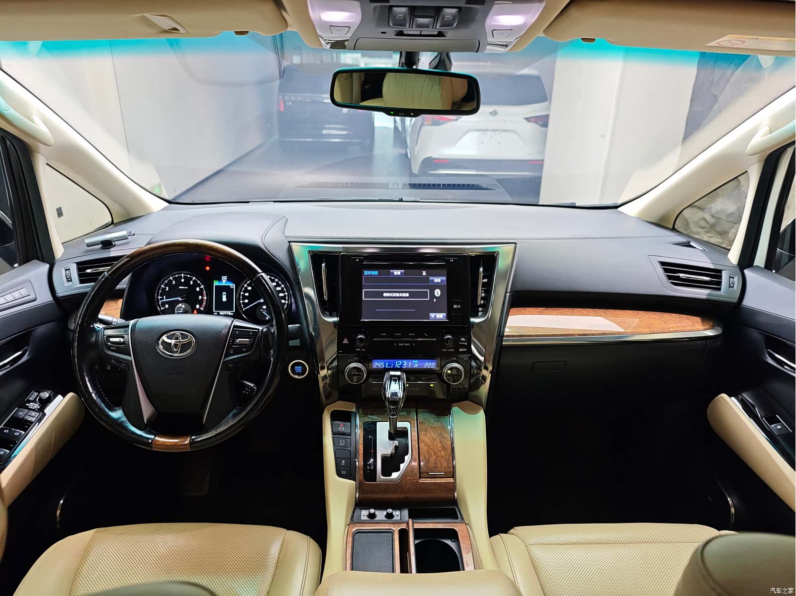 Toyota Alphard, 2018 все фото