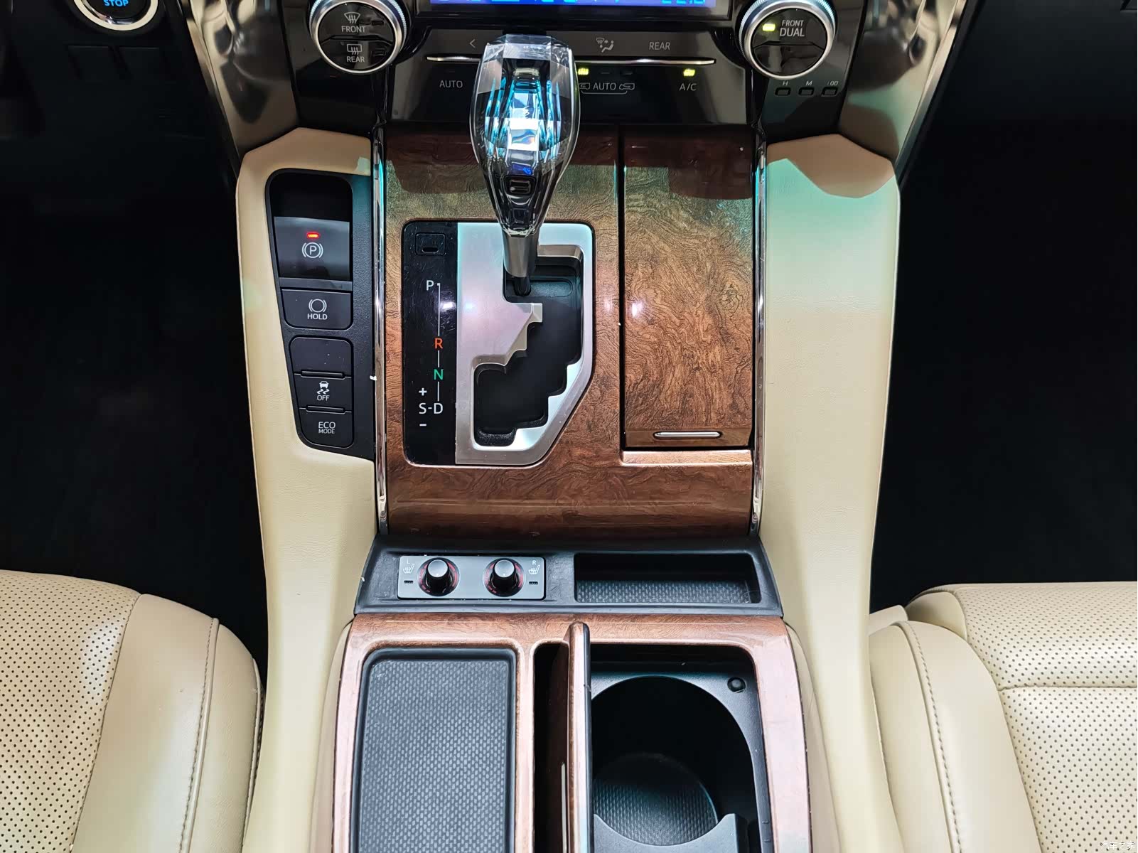 Toyota Alphard, 2018 11