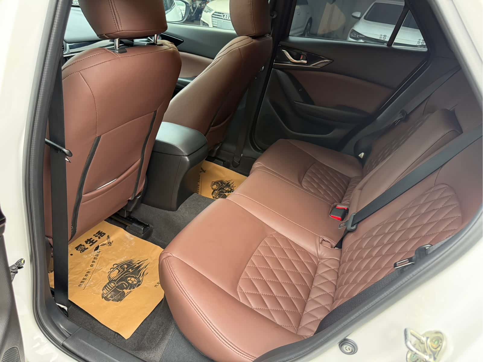 Mazda CX-4, 2023 12
