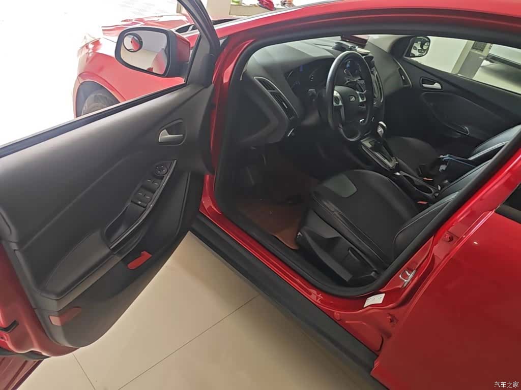 Ford Focus, 2015 12