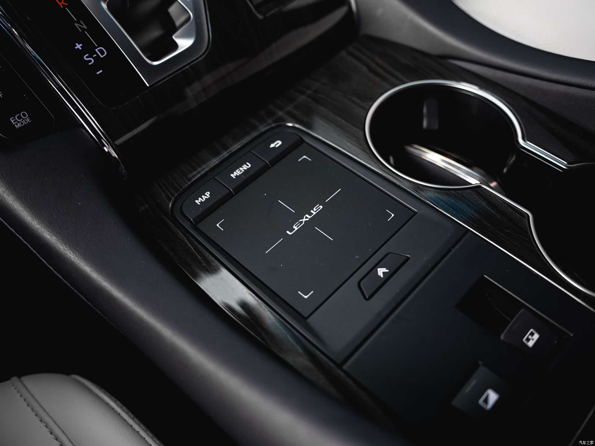 Lexus LM, 2021 8