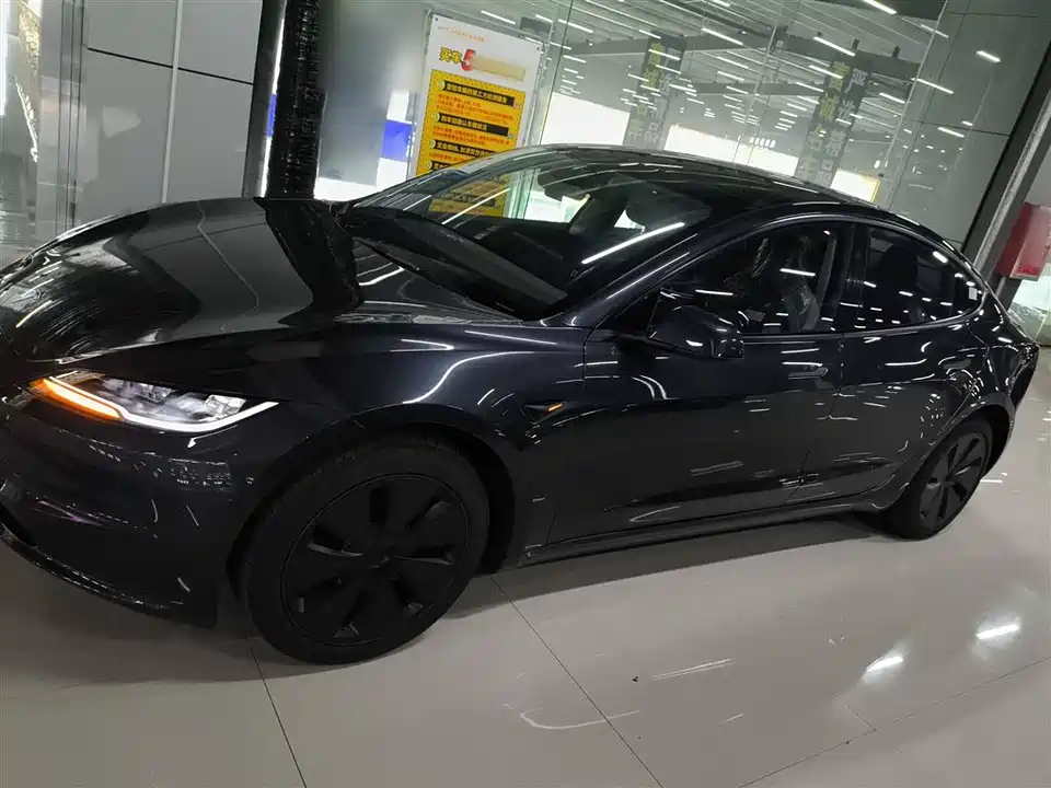 Tesla Model 3 Tesla Model 3