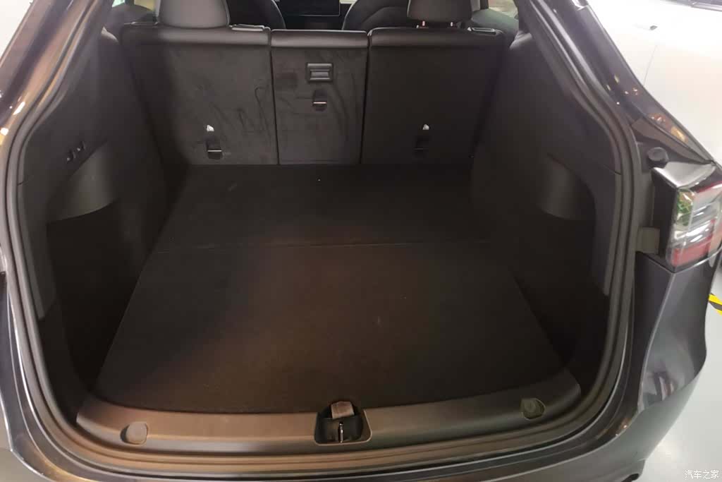 Tesla Model Y, 2022 4