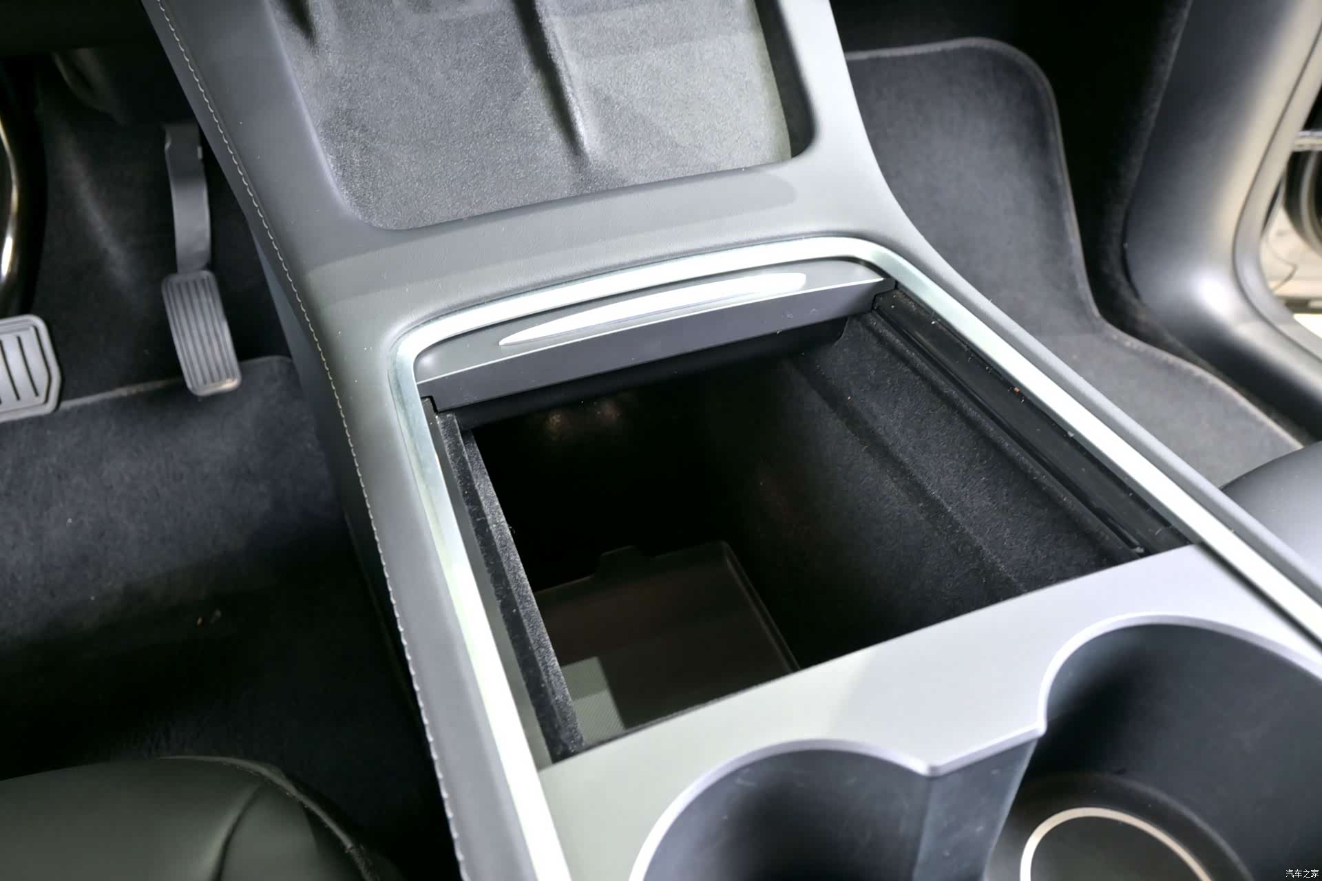Tesla Model Y, 2024 17