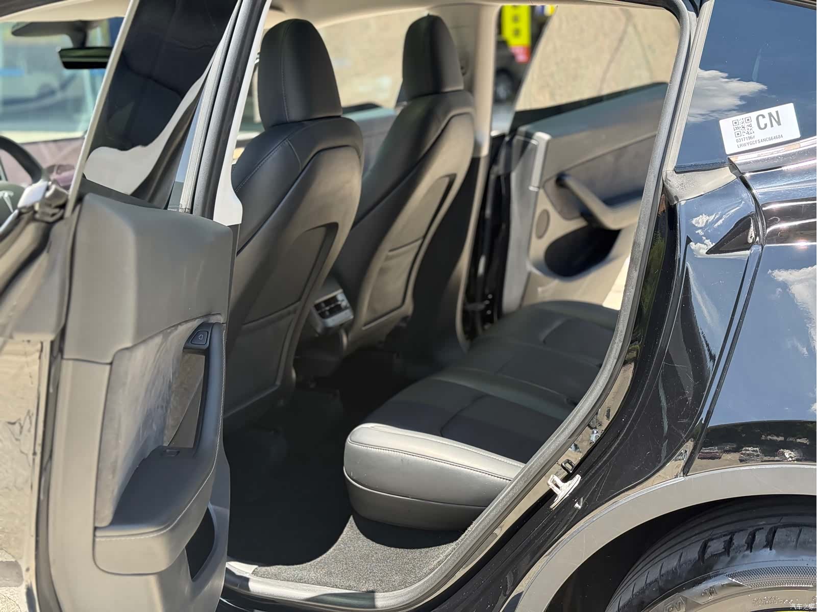 Tesla Model Y, 2022 все фото
