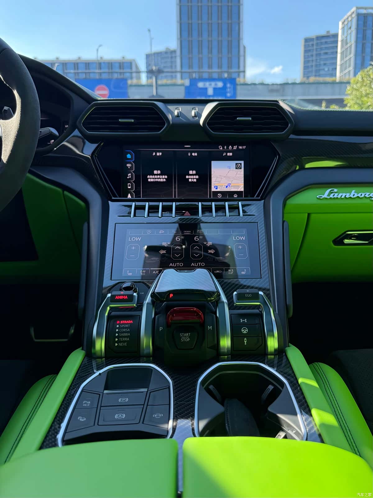 Lamborghini Urus, 2023 25