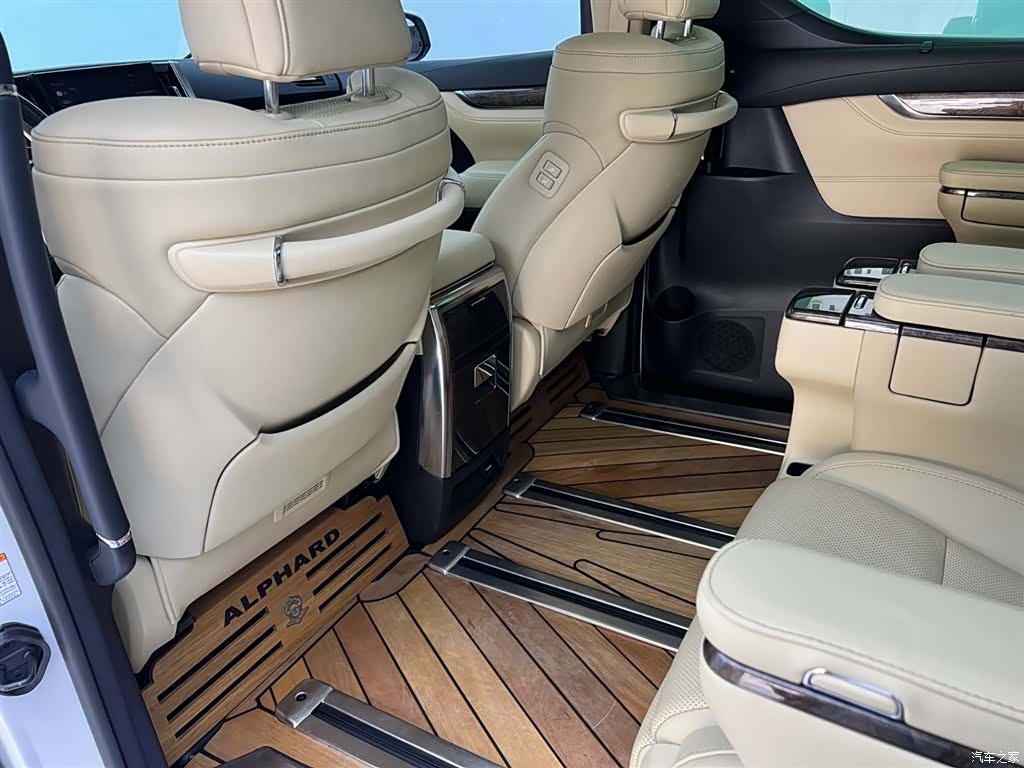 Toyota Alphard, 2022 27