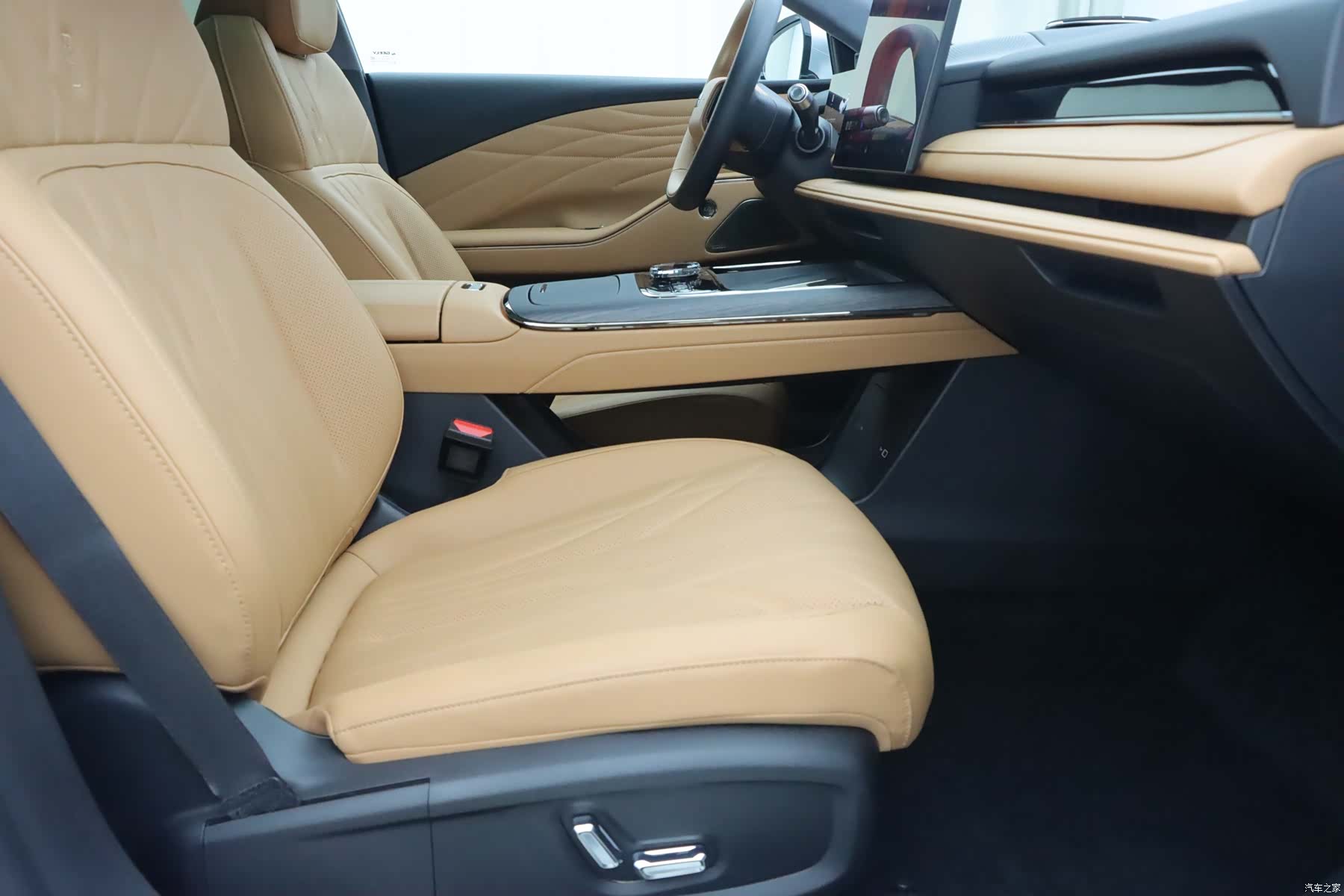Geely 8, 2025 8