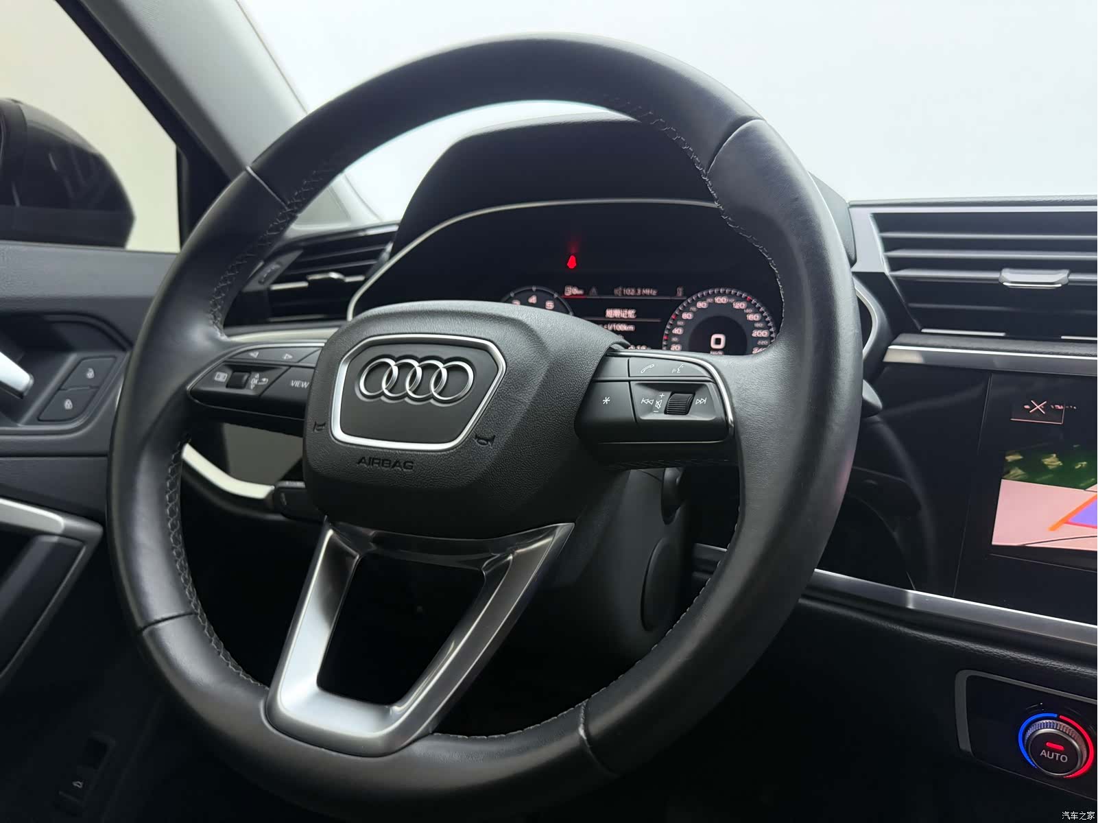 Audi Q3, 2023 13